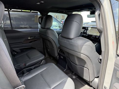 Used 2024 Lexus GX 550 w/ Accessory Package (31) AWD/4WD image 44