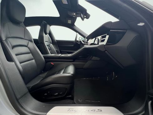 Used 2020 Porsche Taycan 4S image 31