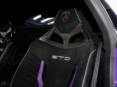 Used 2023 Lamborghini Huracan STO image 32