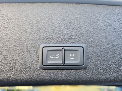 Used 2024 Audi Q8 e-tron Premium Plus image 15