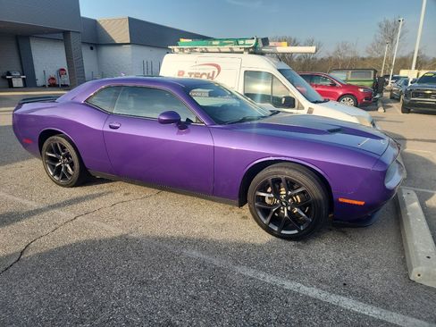Used 2019 Dodge Challenger SXT w/ Plus Package RWD image 4