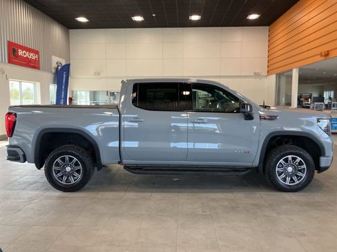 Used 2024 GMC Sierra 1500 AT4 w/ Technology Package AWD/4WD image 4