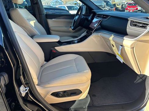 Certified 2025 Jeep Grand Cherokee L Limited image 15