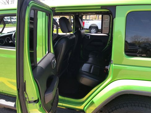 Used 2019 Jeep Wrangler Unlimited Sahara AWD/4WD image 22