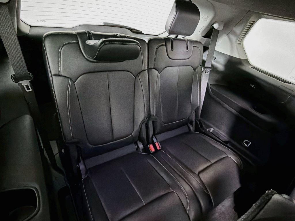 Used 2023 Jeep Grand Cherokee L Limited AWD/4WD image 28