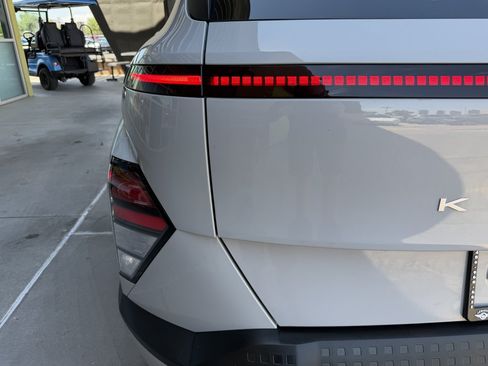 Used 2025 Hyundai Kona SEL FWD image 14