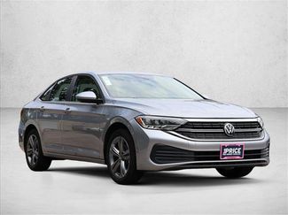 Used 2024 Volkswagen Jetta SE FWD video 3