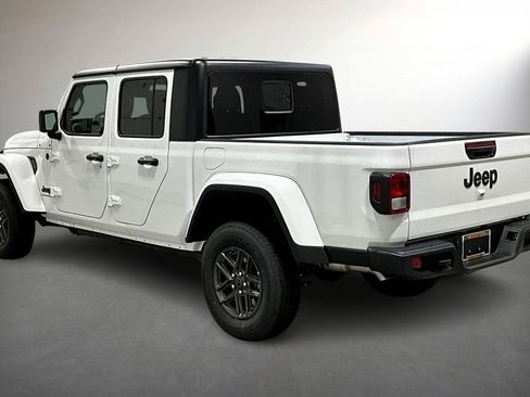 New 2025 Jeep Gladiator Sport image 3