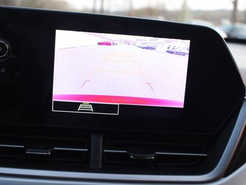 Used 2025 Chevrolet Trax RS FWD image 17