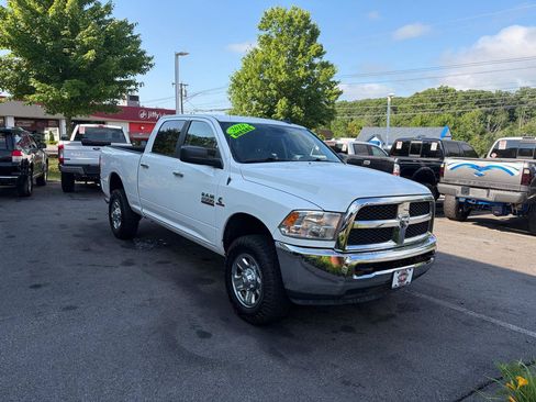 Used 2018 RAM 2500 SLT AWD/4WD image 4
