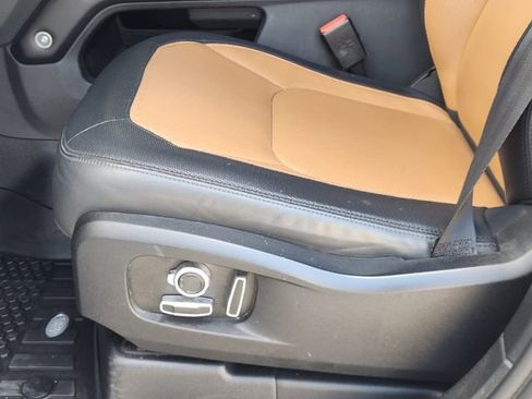 Used 2024 Land Rover Defender 130 X-Dynamic SE image 23