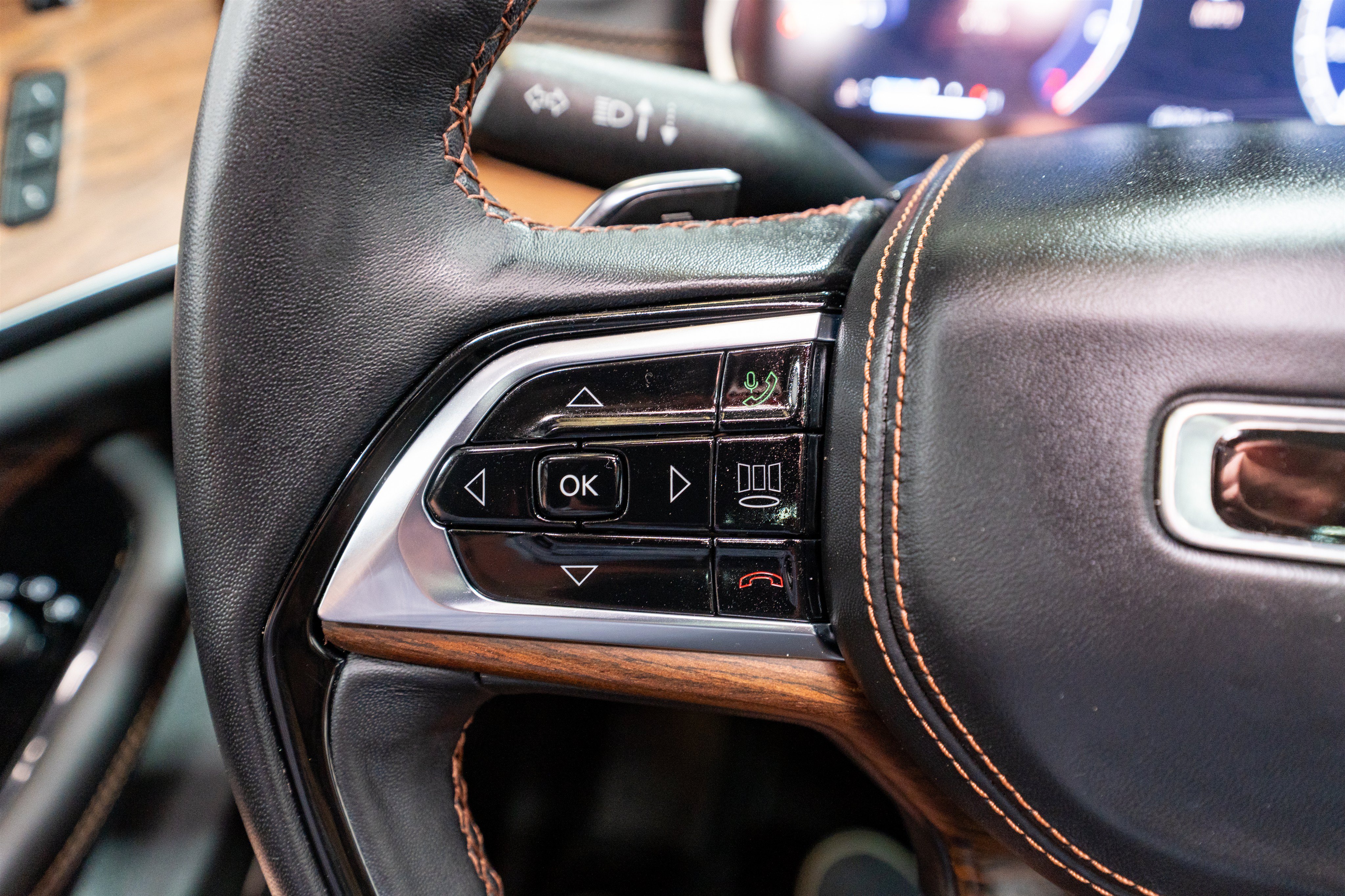 Used 2023 Jeep Grand Cherokee L Summit w/ Luxury Tech Group V RWD image 30
