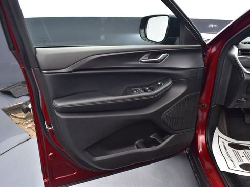 Used 2024 Jeep Grand Cherokee L Altitude image 8