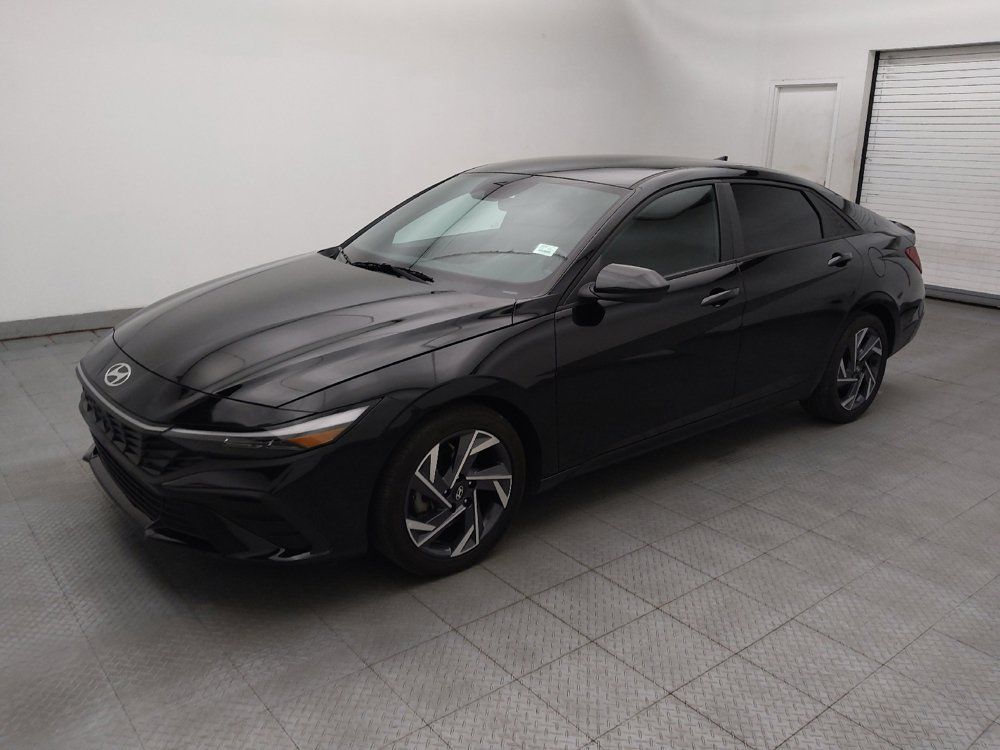 Used 2025 Hyundai Elantra Sport FWD image 2