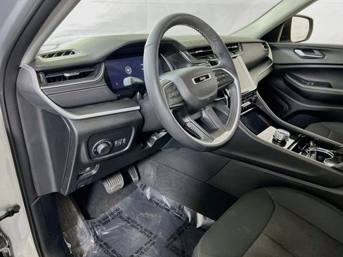 Used 2023 Jeep Grand Cherokee L Laredo w/ Luxury Tech Group I AWD/4WD image 9