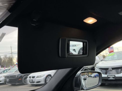 Used 2025 BMW 330i xDrive Sedan image 9