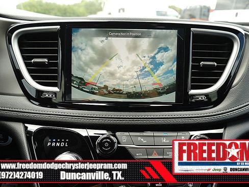 New 2027 Chrysler Pacifica Select FWD image 21