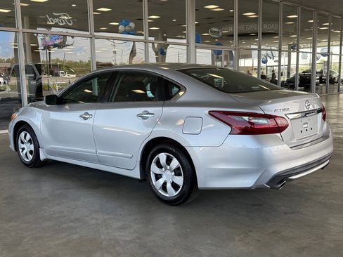 Used 2018 Nissan Altima 2.5 S w/ S Convenience Package image 3