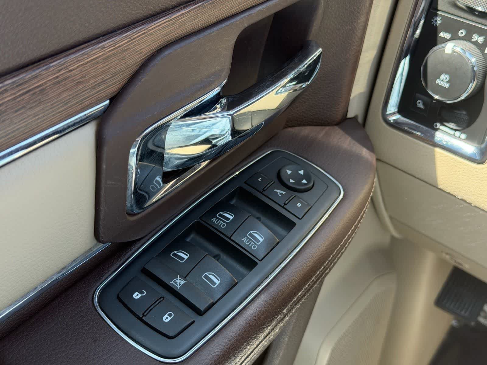 Used 2019 RAM 1500 Laramie w/ Convenience Group AWD/4WD image 13