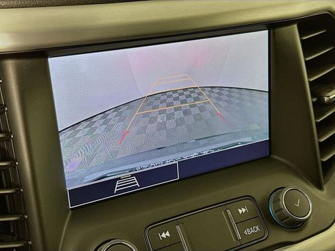 Used 2023 GMC Acadia SLE w/ Driver Convenience Package image 18