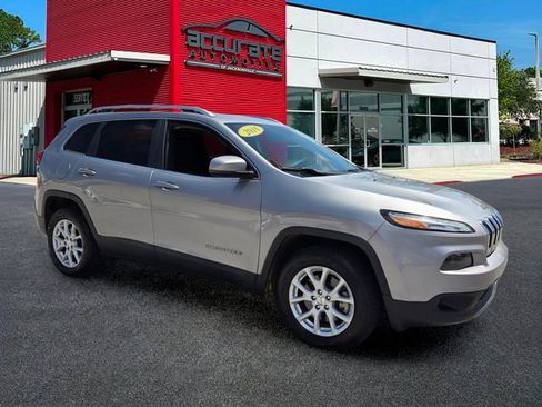 Used 2016 Jeep Cherokee Latitude w/ Safety/Convenience Group AWD/4WD image 7