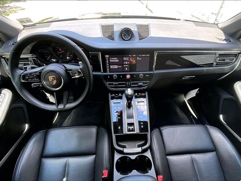 Certified 2026 Porsche Macan AWD/4WD image 18