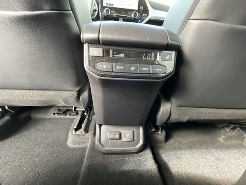 Used 2024 Toyota Highlander Platinum AWD/4WD image 22