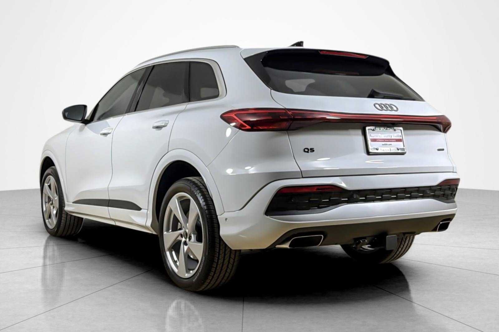 Used 2025 Audi Q5 Premium Plus w/ Premium Plus AWD/4WD image 3