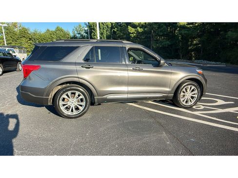 Used 2020 Ford Explorer XLT w/ Equipment Group 202A image 23