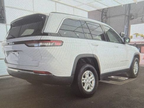Used 2024 Jeep Grand Cherokee Laredo w/ Luxury Tech Group I RWD image 2