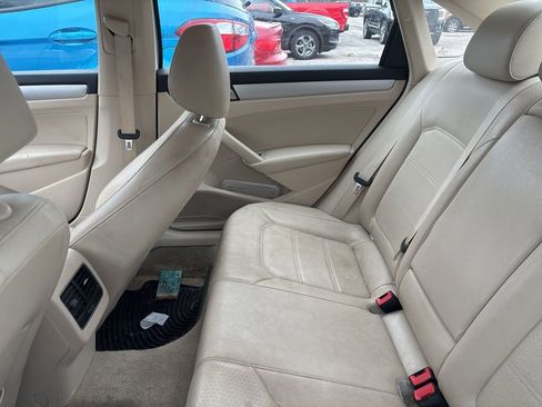 Used 2013 Volkswagen Passat 2.5 SE image 17