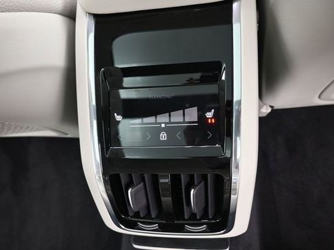 Used 2023 Volvo S90 B6 Plus image 33