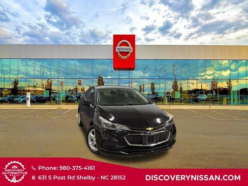 Used 2017 Chevrolet Cruze LT image 1