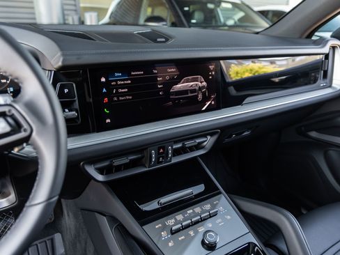 Certified 2026 Porsche Cayenne image 31