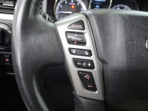 Used 2017 Nissan Titan SV image 18