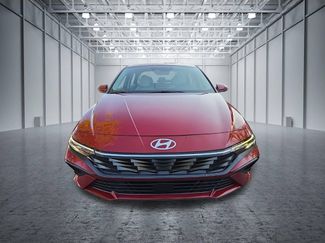 Used 2025 Hyundai Elantra Limited FWD video 2