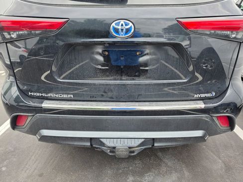 Used 2023 Toyota Highlander Bronze Edition AWD/4WD image 7