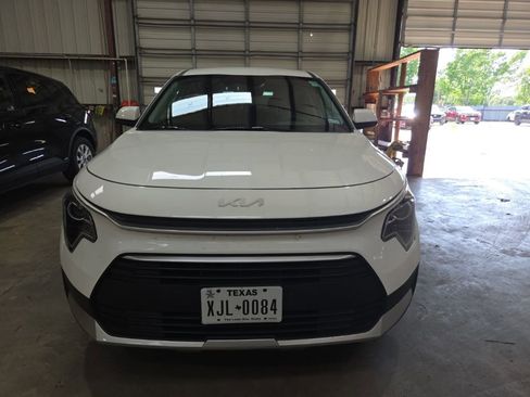 Used 2025 Kia Niro LX FWD image 7