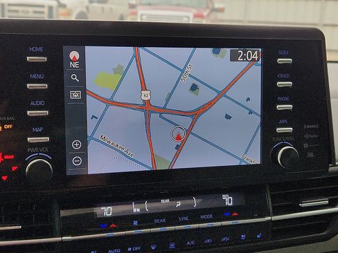 Used 2022 Toyota Sienna Limited image 15