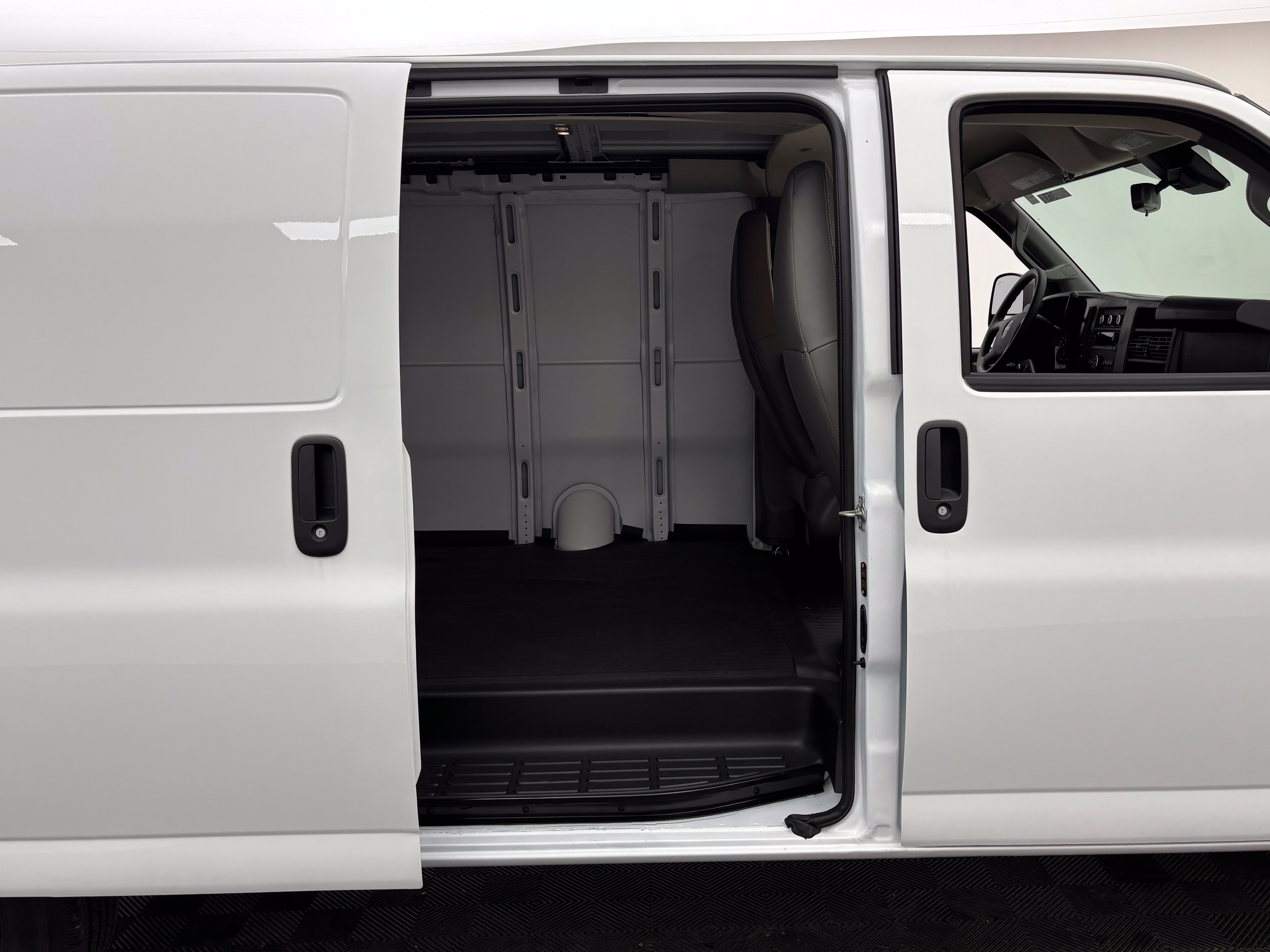 New 2026 GMC Savana 2500 w/ Driver Convenience Package RWD image 20