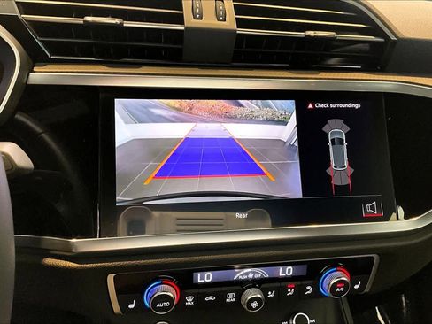 Used 2024 Audi Q3 2.0T Premium w/ Convenience Package image 29