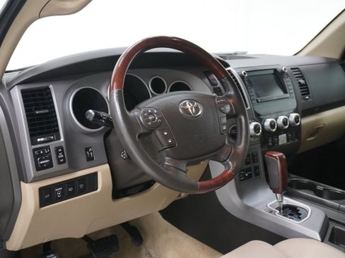 Used 2011 Toyota Sequoia Platinum image 8