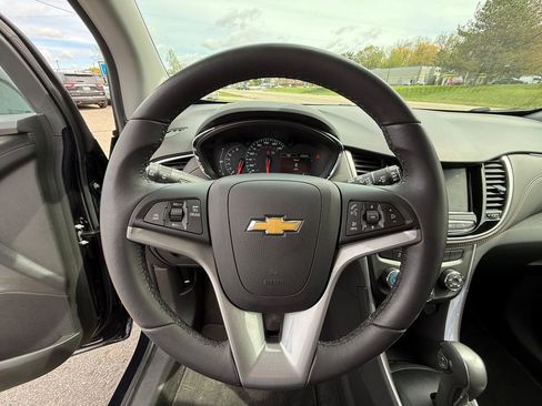 Certified 2022 Chevrolet Trax LT w/ LT Convenience Package AWD/4WD image 18