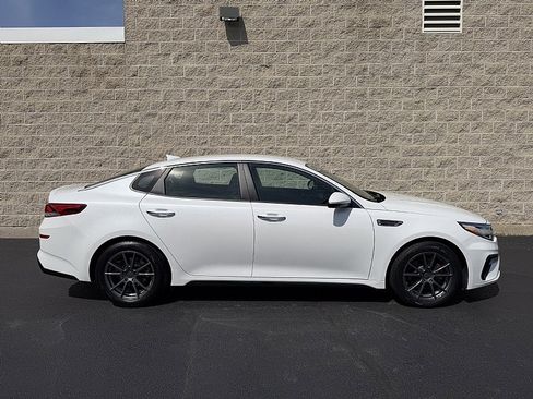 Used 2019 Kia Optima S FWD image 2