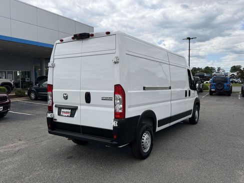 Used 2024 RAM ProMaster 2500 w/ Convenience Group FWD image 2