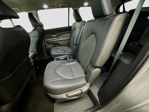 Used 2025 Toyota Grand Highlander XLE image 29