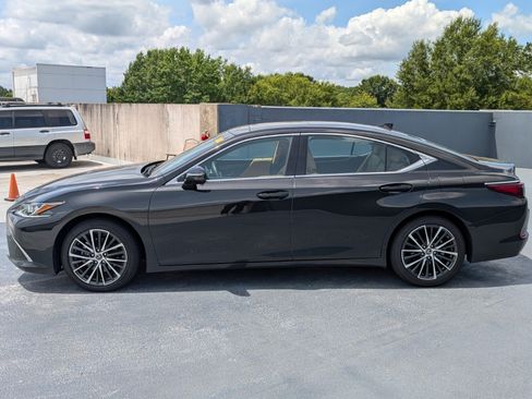 Used 2025 Lexus ES 350 w/ Premium Package FWD image 2