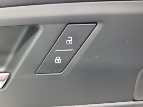 Used 2023 Volkswagen Jetta SE w/ Panoramic Sunroof Package FWD image 34