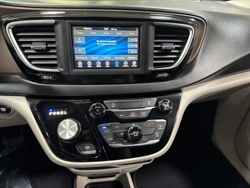 Used 2020 Chrysler Voyager LX FWD image 19
