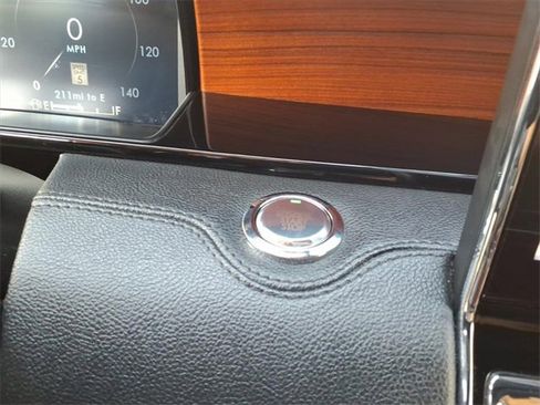 Used 2024 Lincoln Navigator Premiere image 25